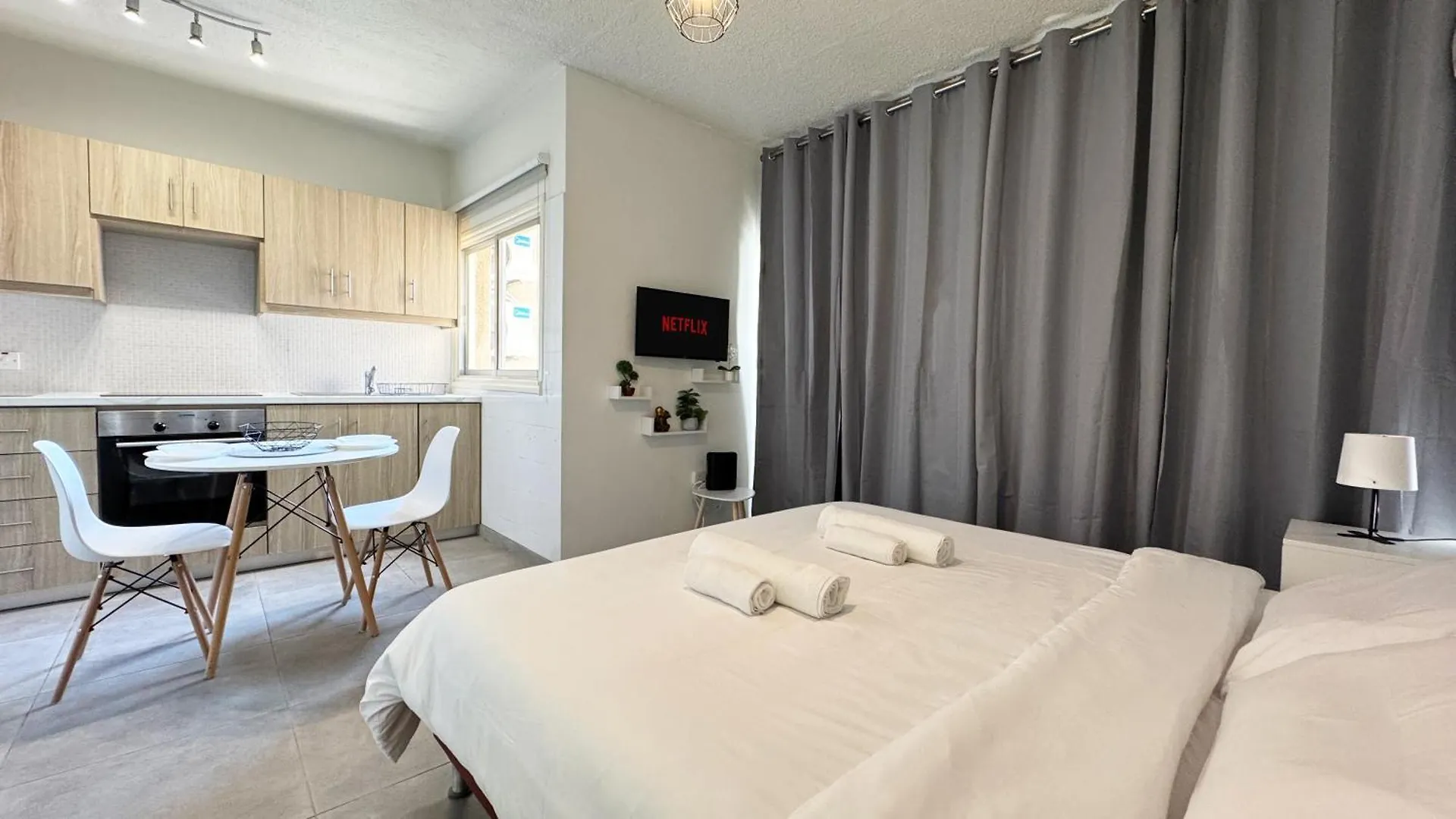 Διαμέρισμα Seaside Larnaca Makenzie- 50M To Beach
