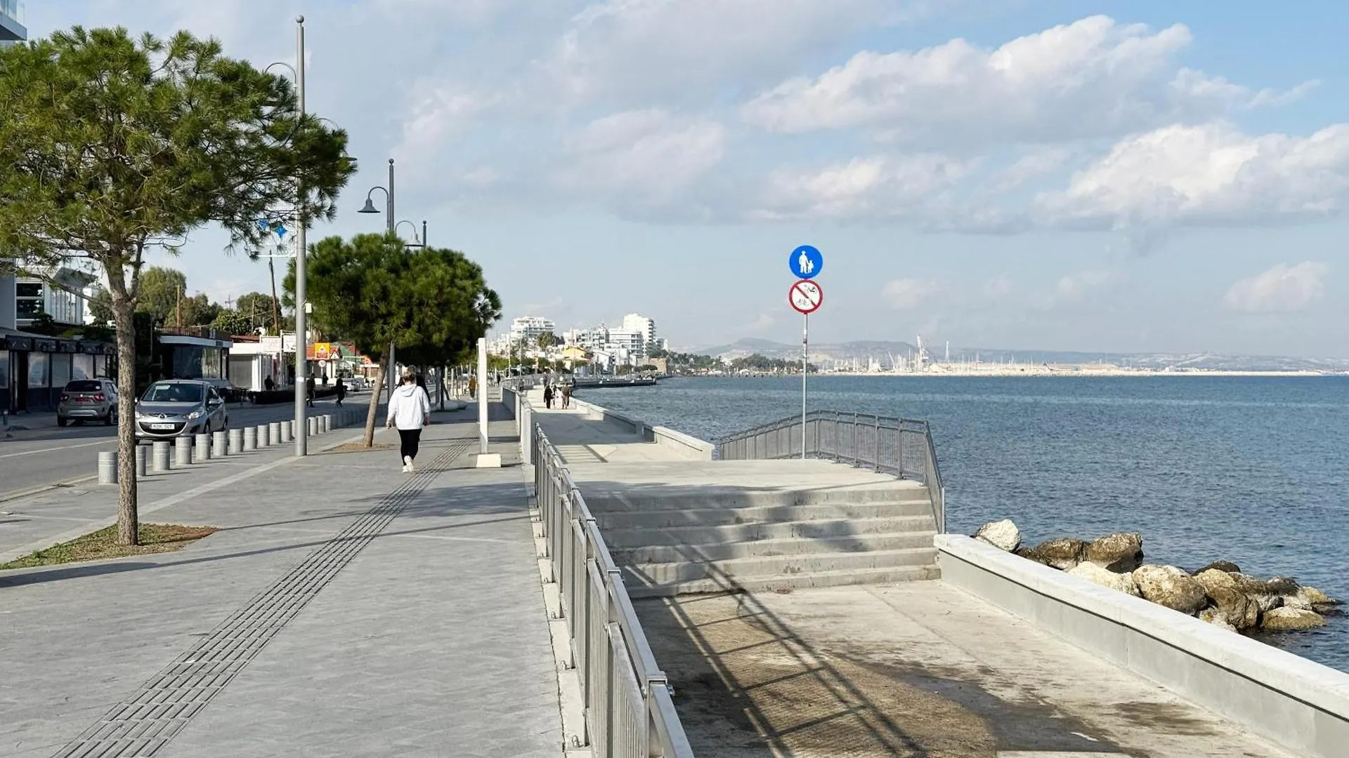 Seaside Larnaca Makenzie- 50M To Beach 0*,  Κύπρος