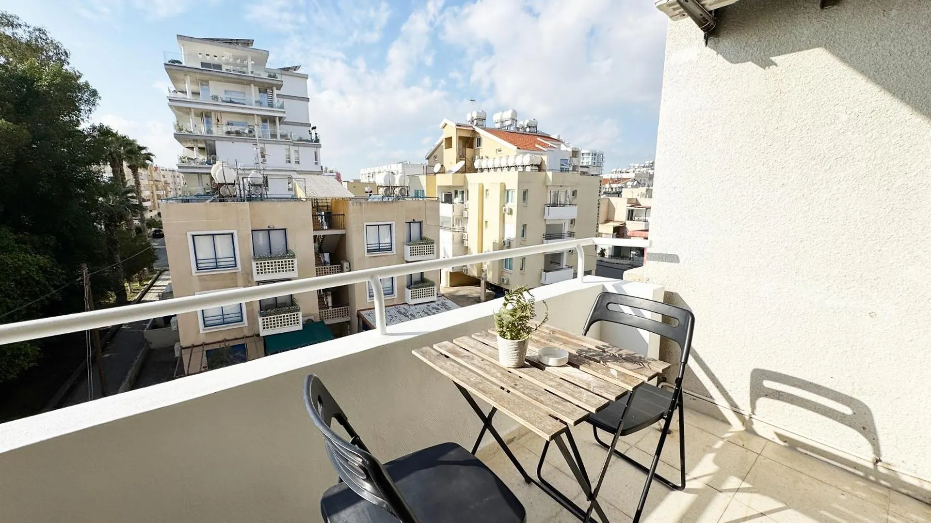 Seaside Larnaca Makenzie- 50M To Beach Апартаменты